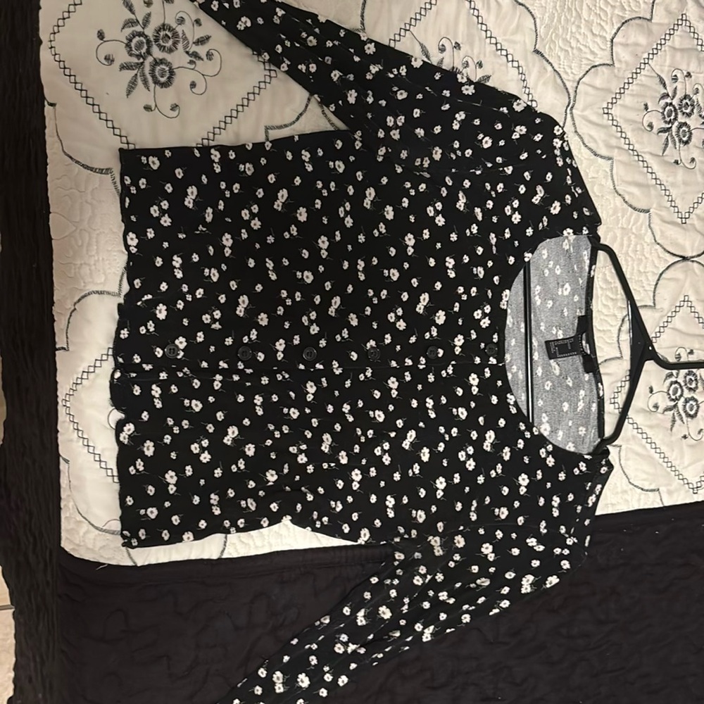 Forever 21 Black and White Fitted Long Sleeve Blouse